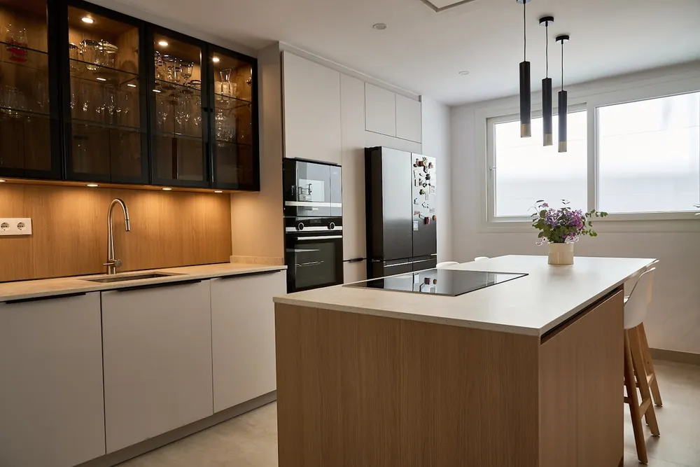 Avorio Dekton sintered surface with brass hardware
