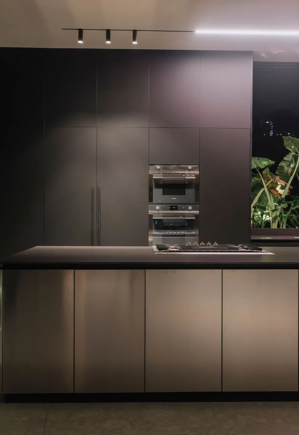 Barro Neolith sintered stone with brass hardware