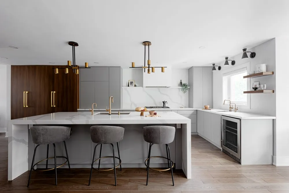 Bianco Calacatta Silestone quartz with brass hardware