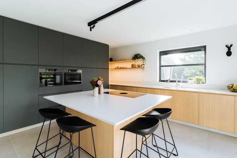 White North Silestone quartz with brass hardware
