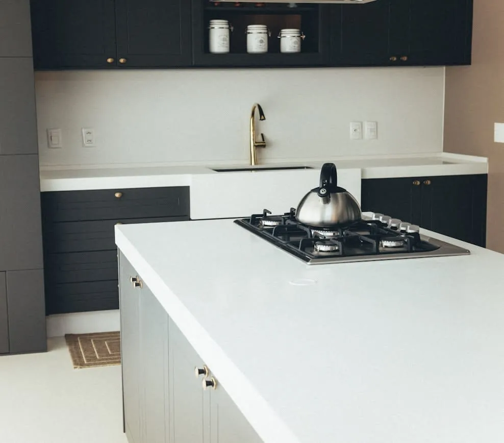 White Zeus kitchen