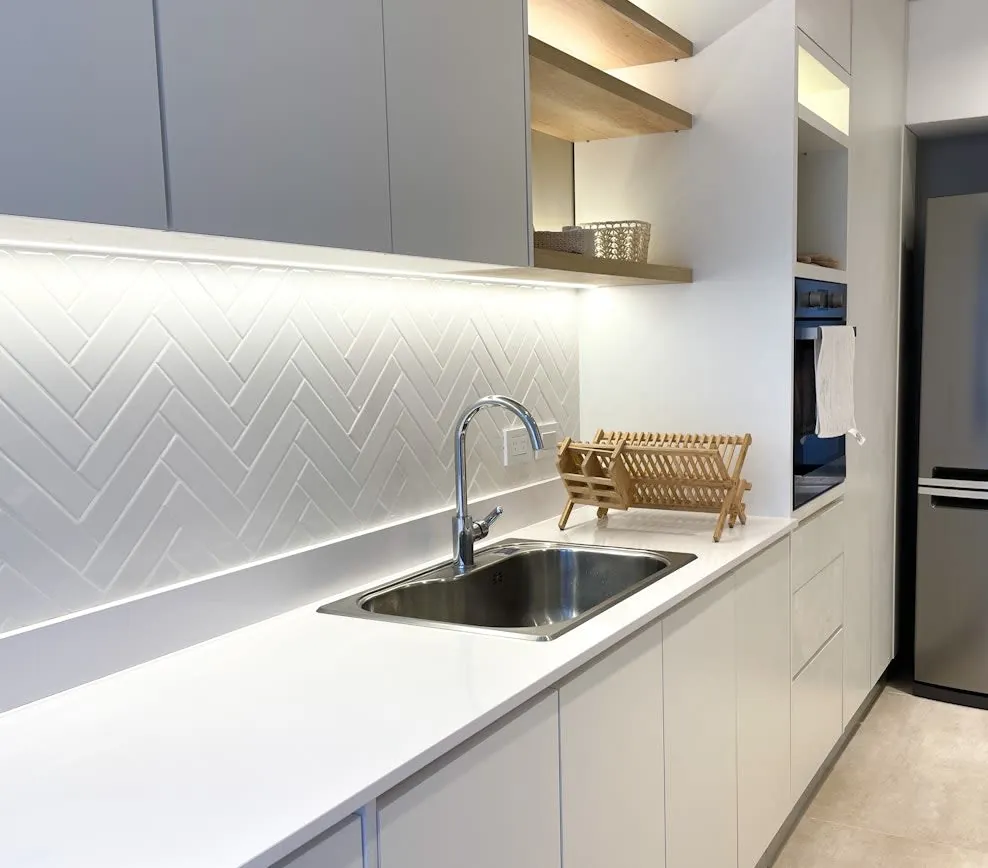 White Zeus Silestone quartz with brass hardware