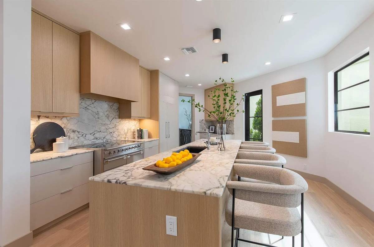https://southflkitchenandbath.com/images/kitchen-renovation-west-palm-beach-quartzite-island.jpg