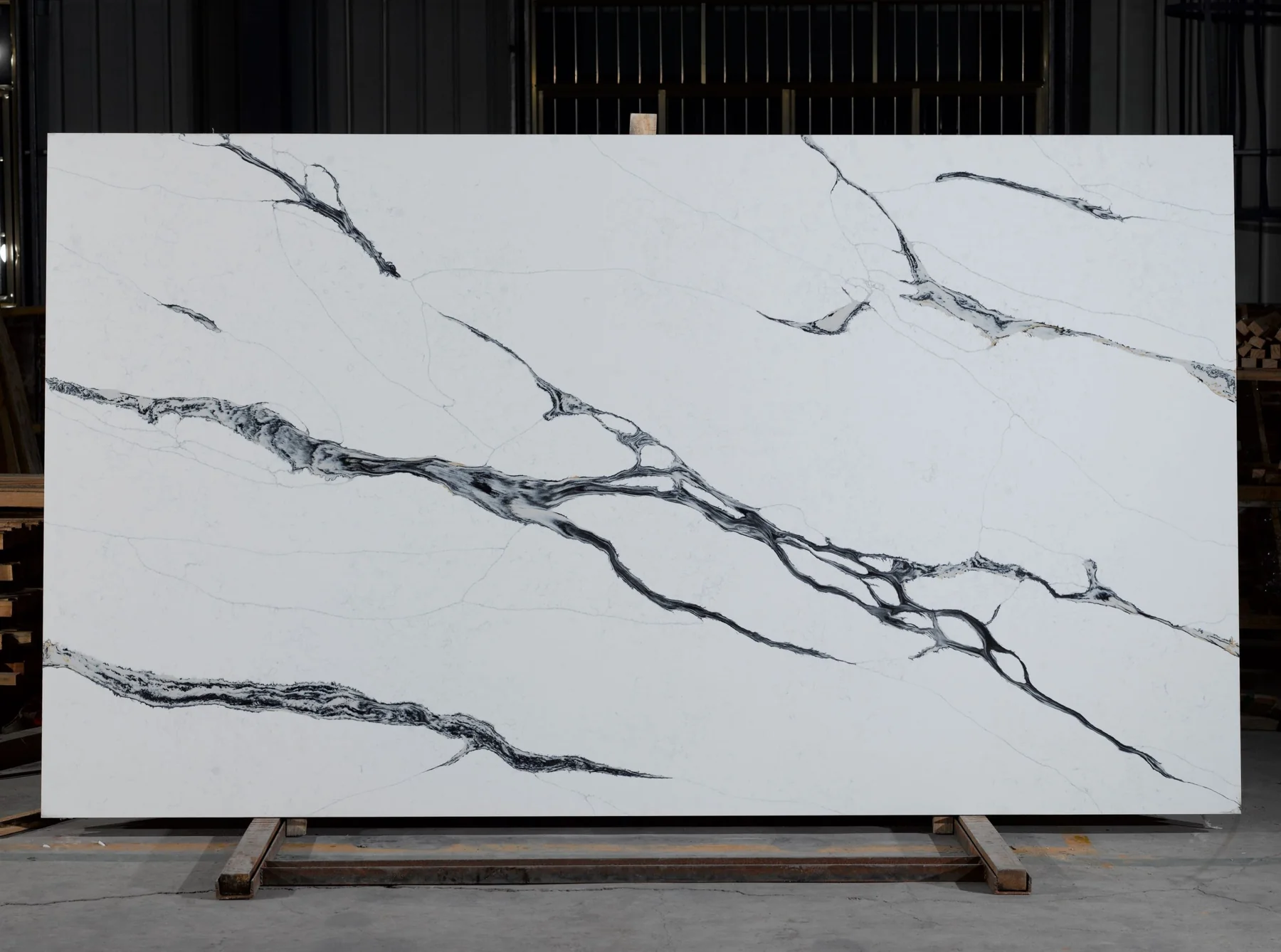 Calacatta Smoky quartz slab