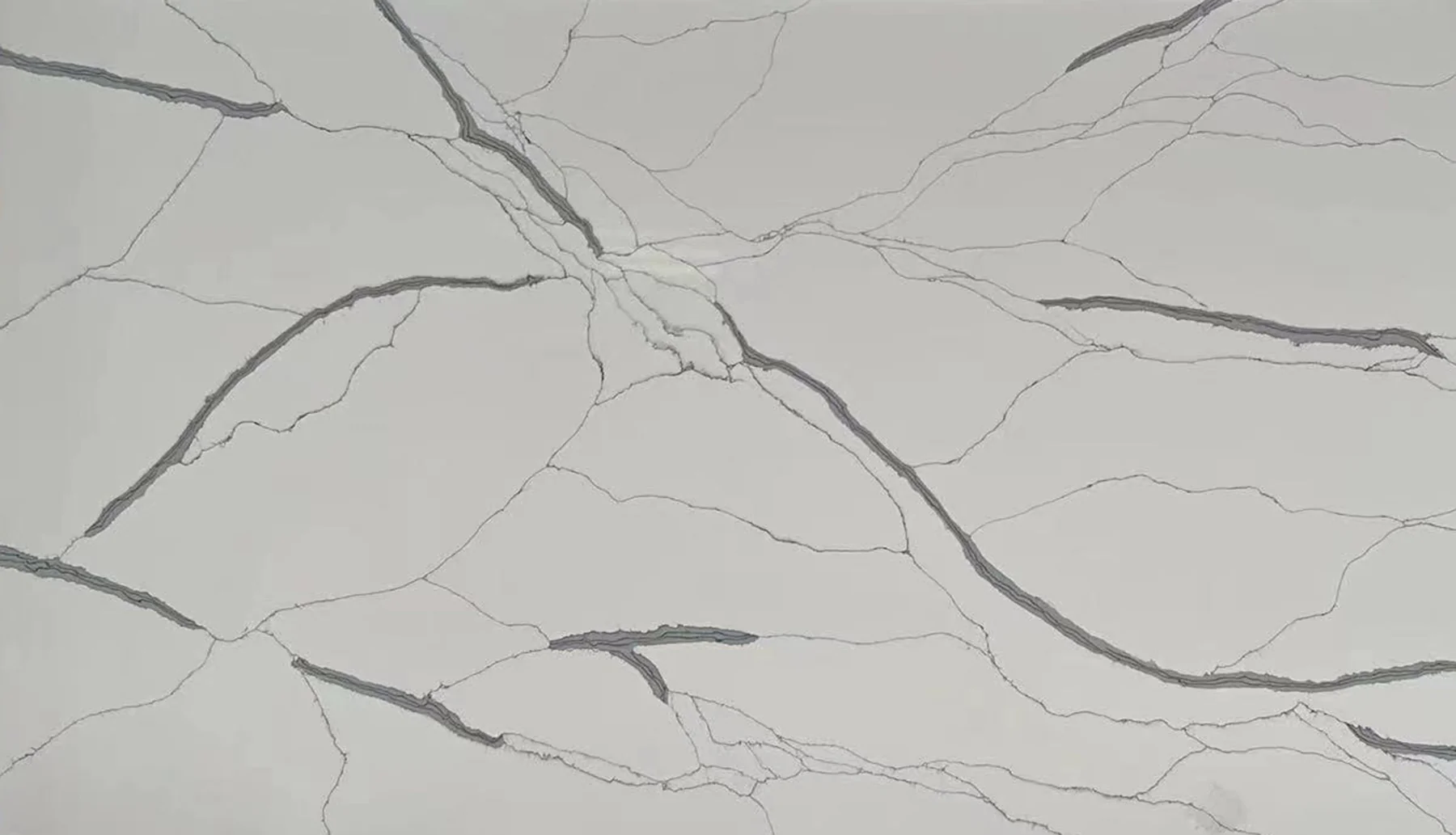 Calacatta Solaris quartz slab