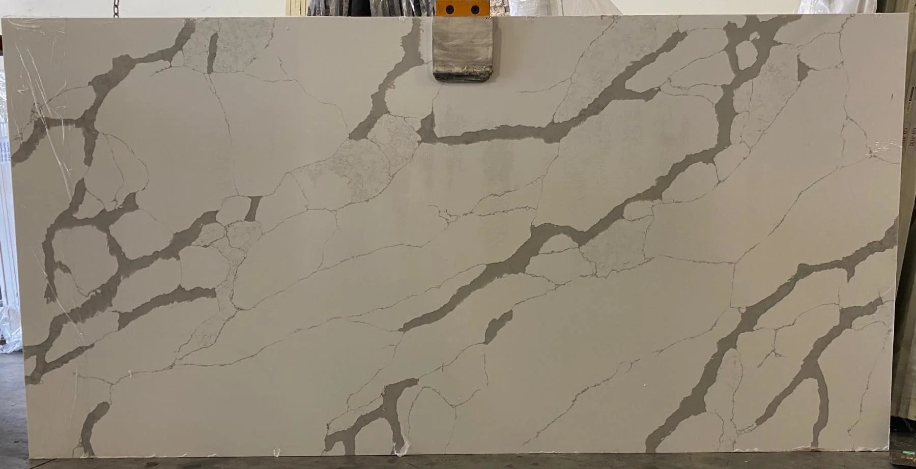 Calacatta Sponda quartz slab